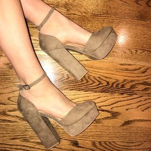 Super fashionable suede heels size 8
